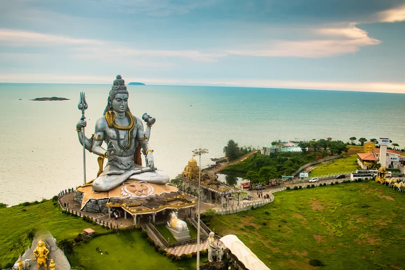 Murudeshwar Shiva statue overlooking the Arabian Sea on the Karnataka coast